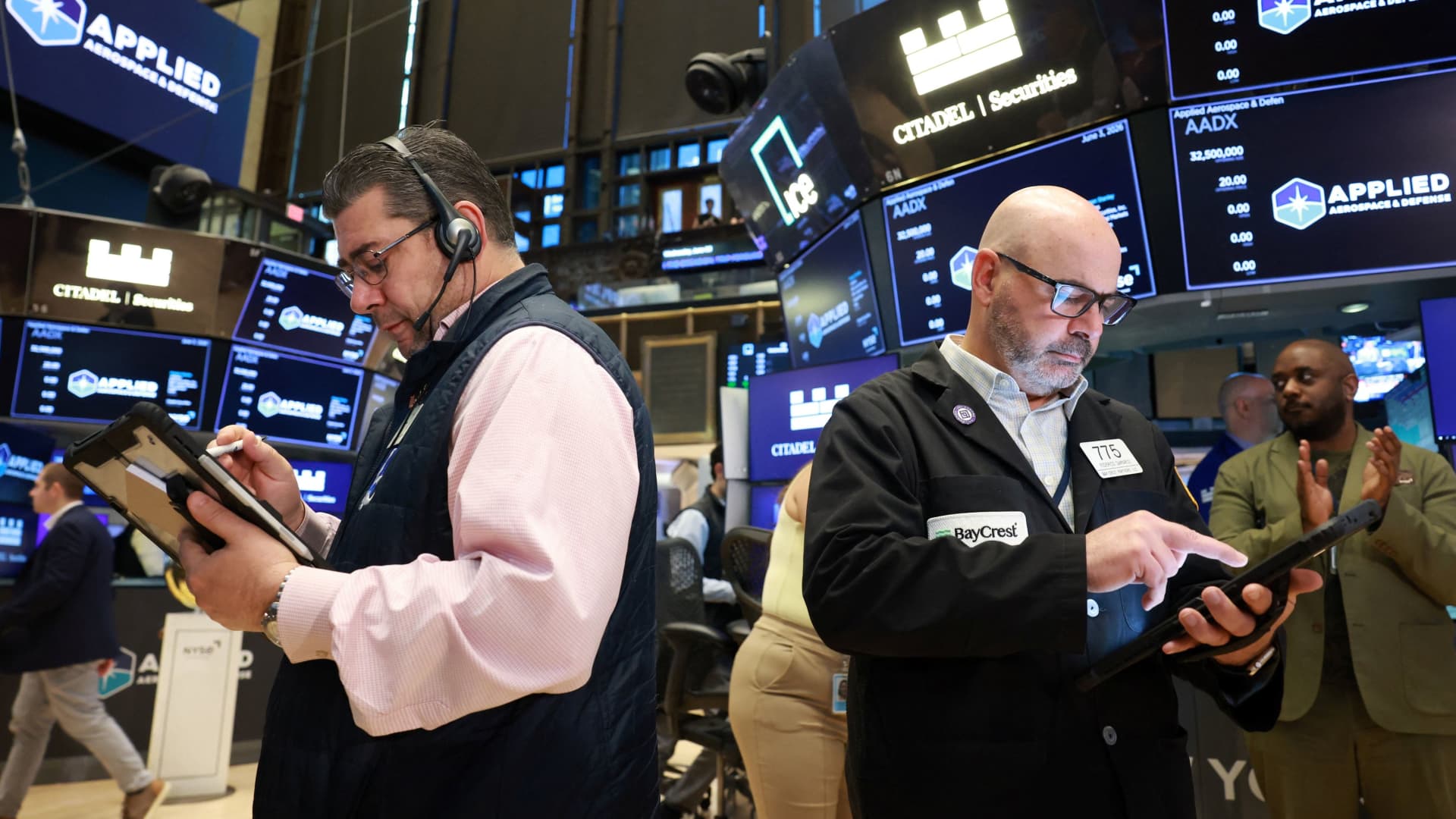 Stock futures show mixed results as traders anticipate the Fed's decision and Big Tech earnings: Live updates