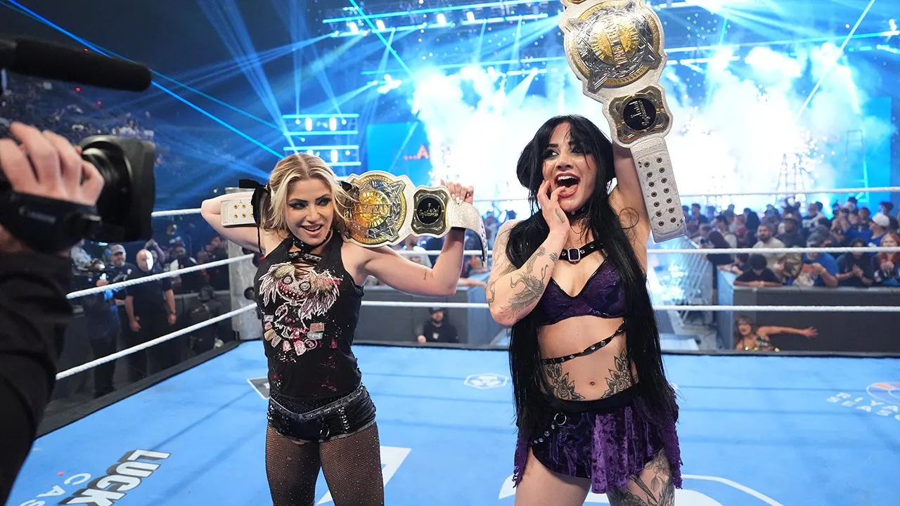 Tatum Paxley, a new face on WWE SmackDown, wins tag team championship alongside Alexa Bliss in victory over Fatal Influence.