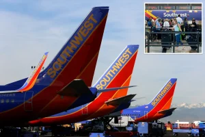 Technical issues affect Southwest Airlines, resulting in extended wait times and requiring staff to check in passengers manually.