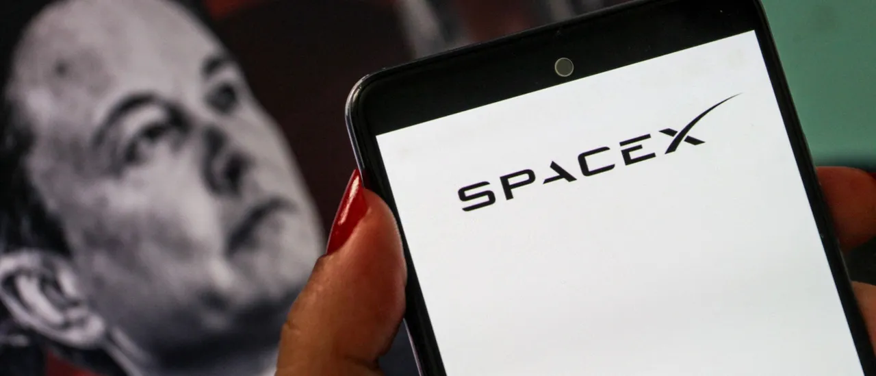 Telecom Stocks Fall As Elon&rsquo;s SpaceX Enters Mobile Industry