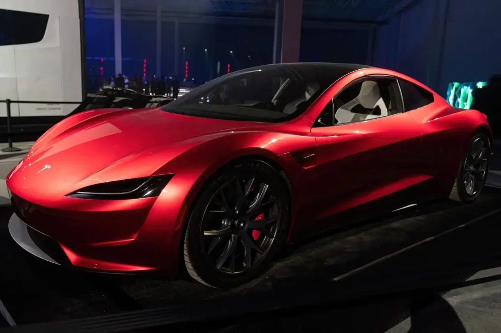 Tesla reveals the new version of the Roadster after much anticipation
