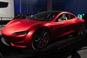 Tesla reveals the new version of the Roadster after much anticipation