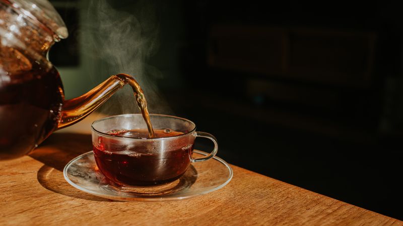 The amount of tea to consume for a healthy heart and the ideal temperature.