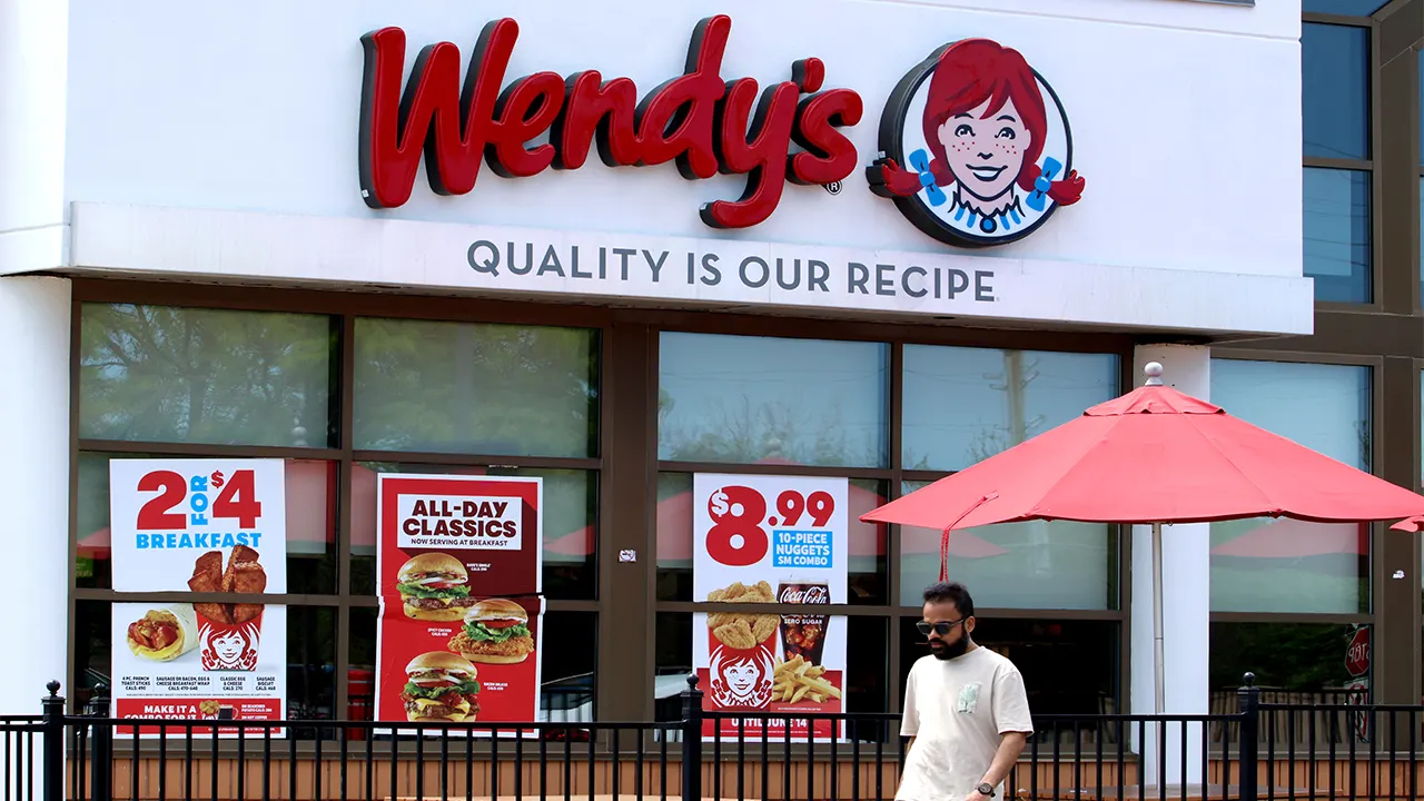 Trian Fund, led by Nelson Peltz, offers $1.4 billion to turn Wendy's into a private business