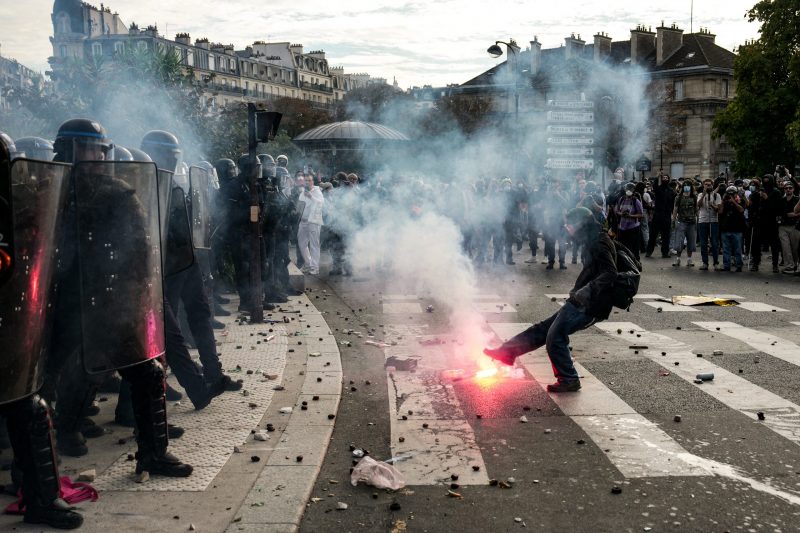 Trump: Current protests in France amount to nothing more than uncontrolled mass migration
