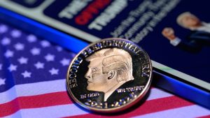 Trump Memecoin Investors Receive Another Dinner as Democrats Consider Investigating Crypto Corruption