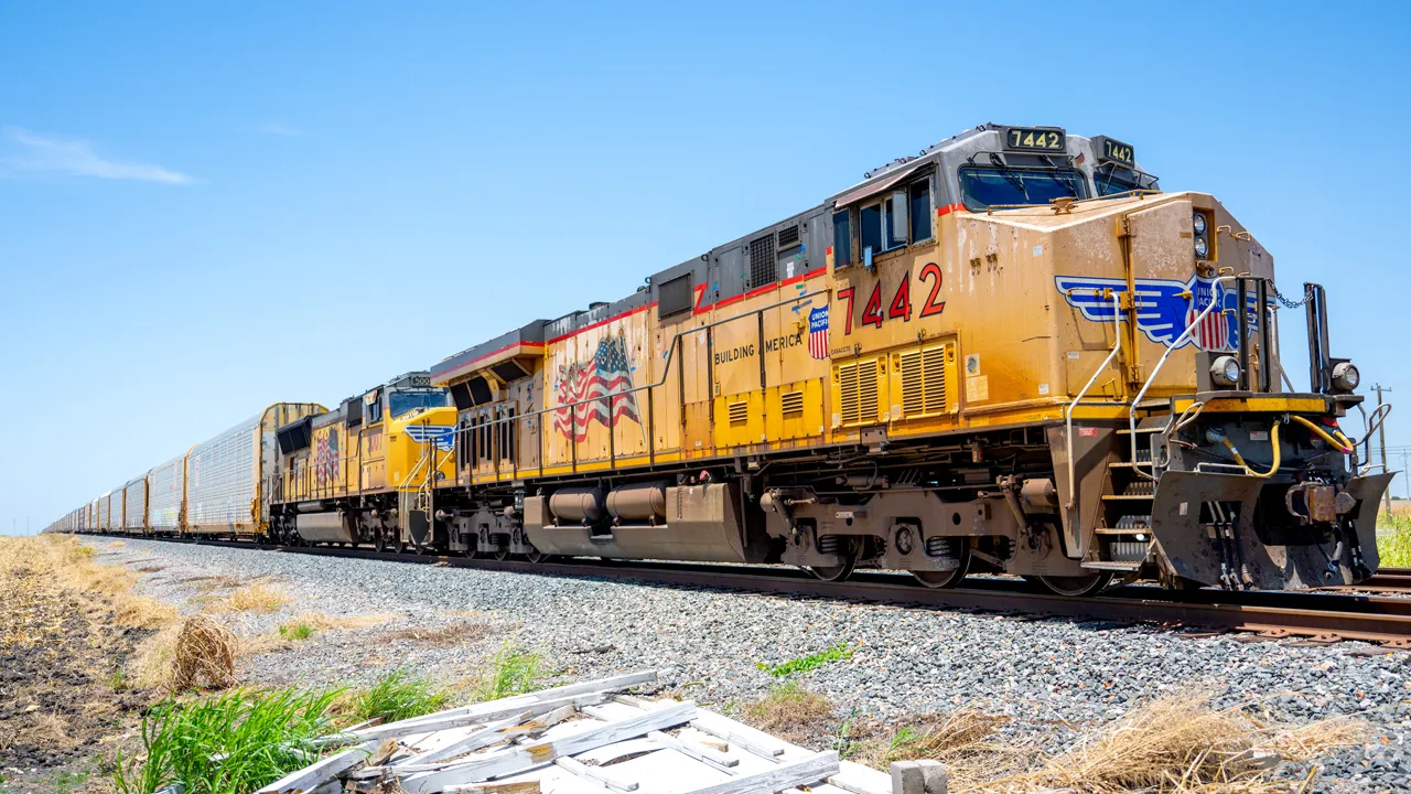 Union Pacific and Norfolk Southern aim for quick merger approval