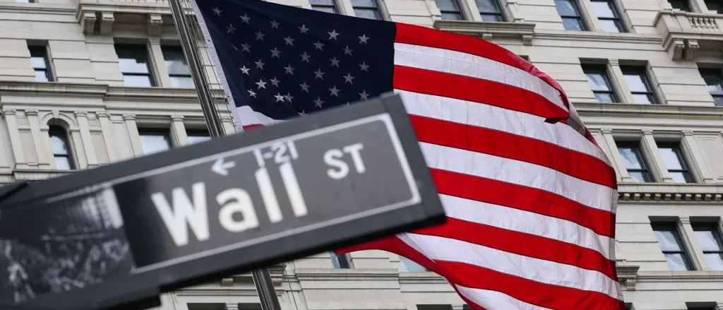 Wall Street Predicted To Experience Its Most Successful Year While Americans Struggle With Debt