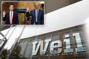 Well-known Wall Street law firm Weil Gotshal plans to close following the departure of many key partners.